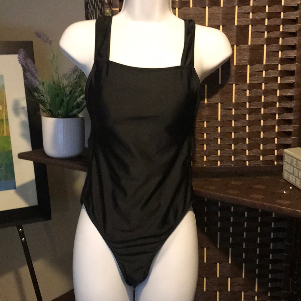 Elegant Black 🖤 Women’s Swimsuit One Piece Large